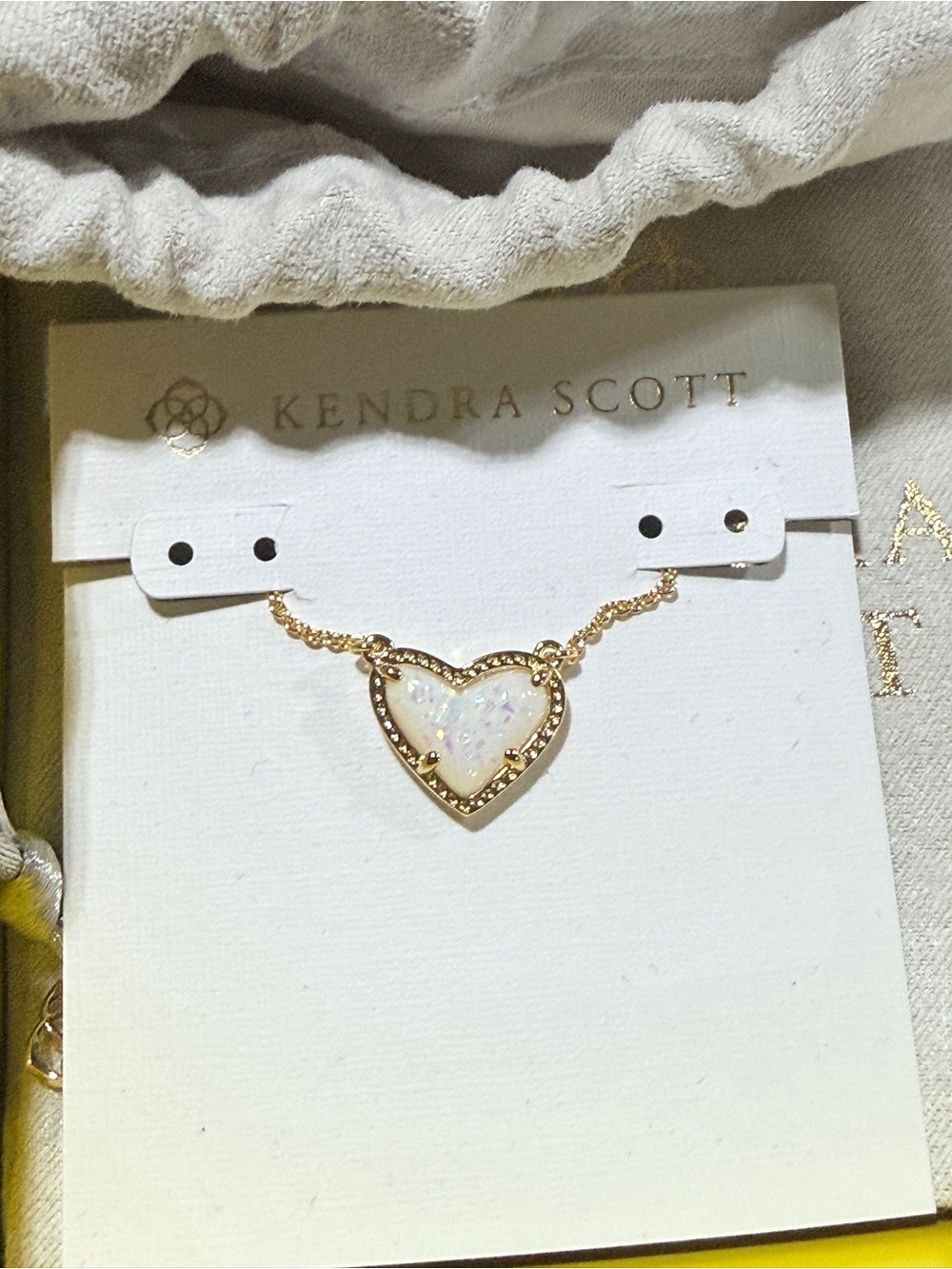 Kendra Scott ARI HEART ADJUSTABLE LENGTH PENDANT NECKLACE - GOLD WHITE OPAL